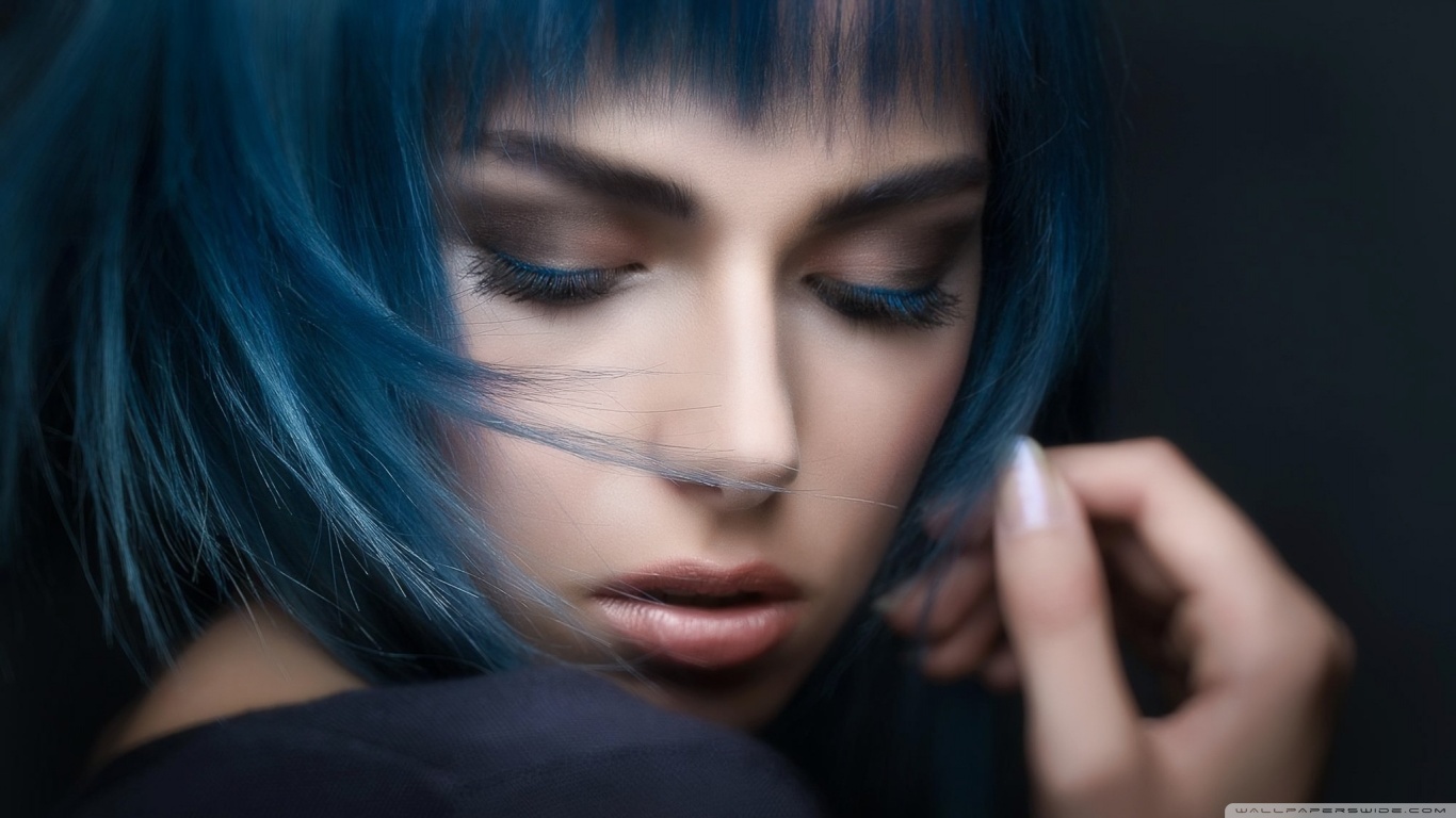 2018 album cover blue hair girl