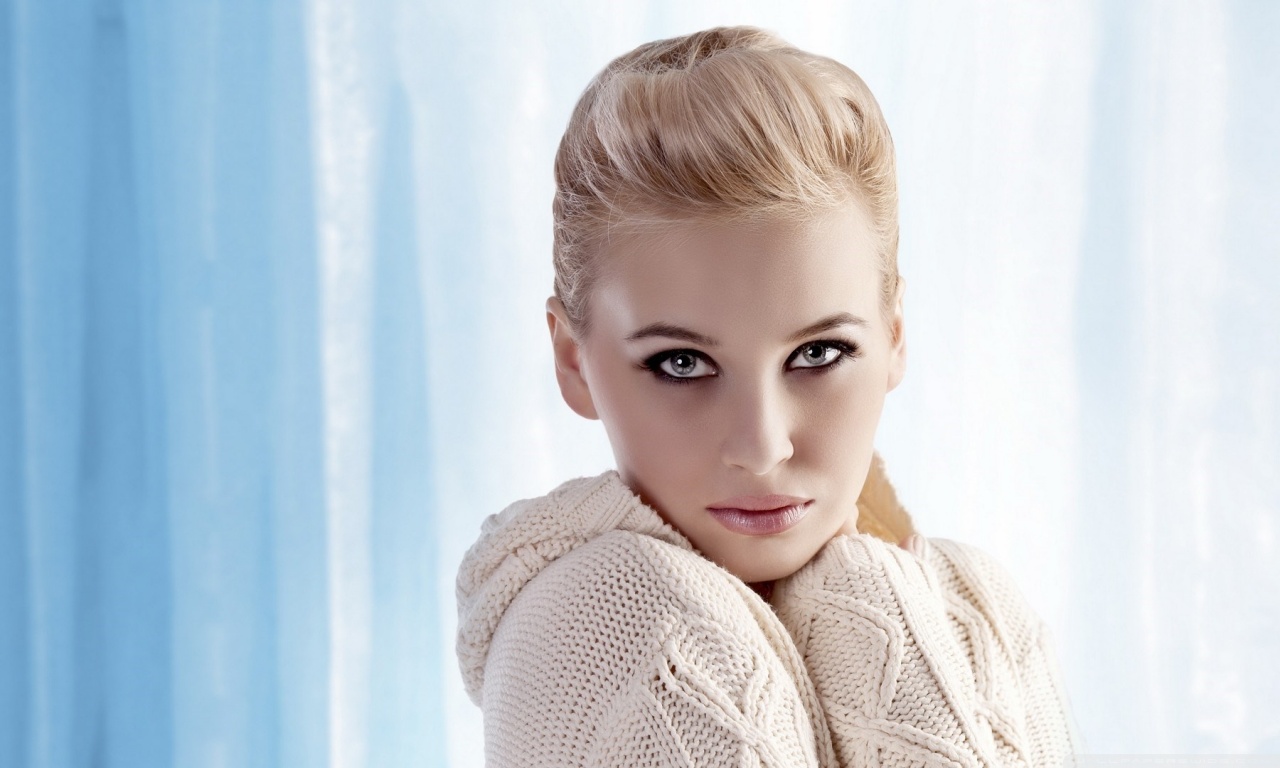Portrait of a Blonde Girl ❤ 4K HD Desktop Wallpaper for 4K Ultra