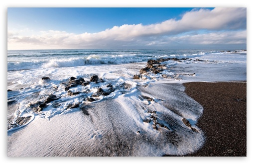 waves crashing on the beach t2