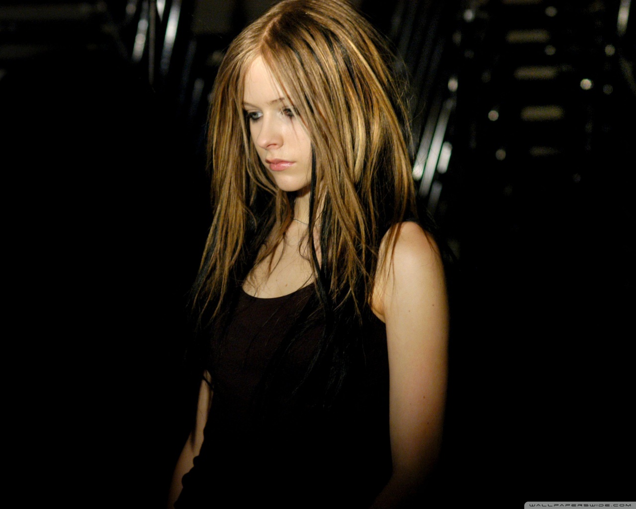 Avril Lavigne Dark Ultra HD Desktop Background Wallpaper for 4K UHD TV ...