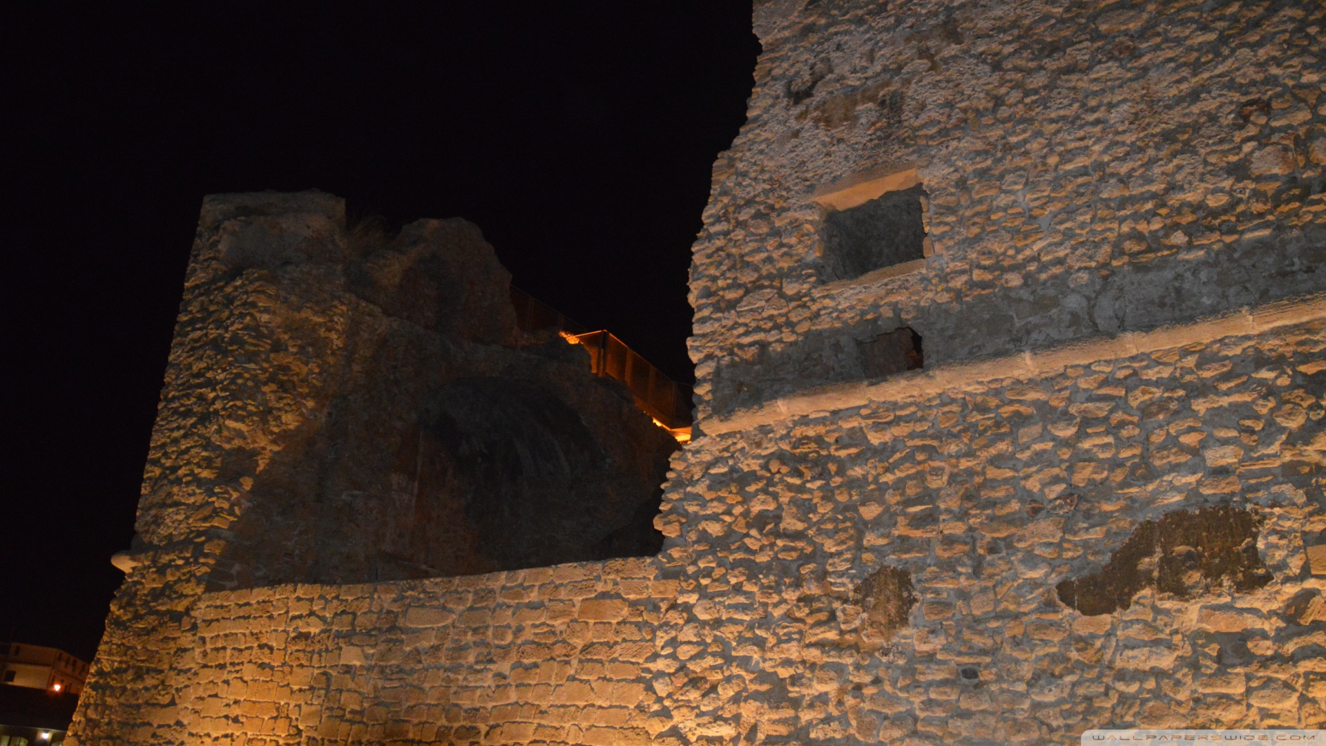 Castello aragonese di Le Castella Ultra HD Desktop Background Wallpaper