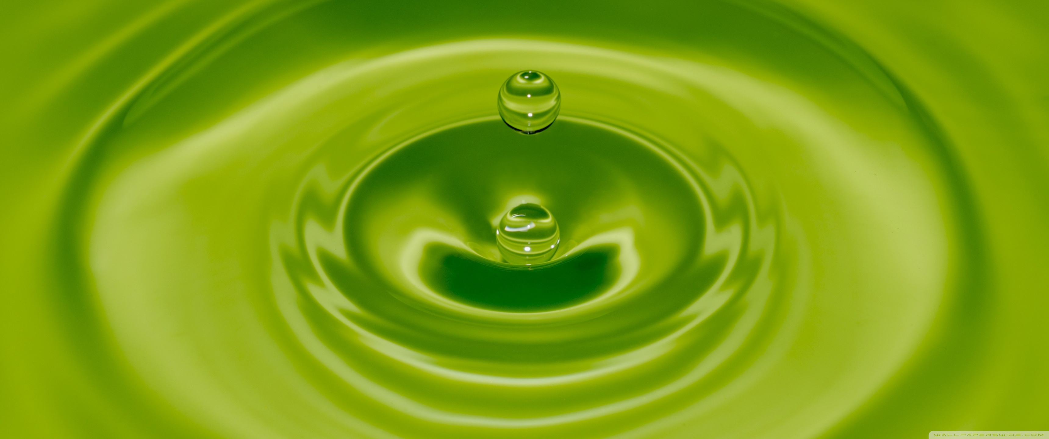 Цвет нормальных вод. Зеленая вода. Зеленая жидкость. Вода на зеленом фоне. Воды зеленого цвета.