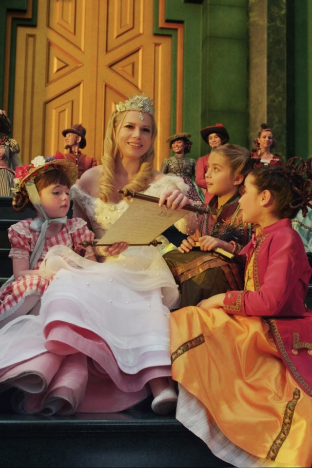 Oz The Great and Powerful - Michelle Williams as Glinda Ultra HD